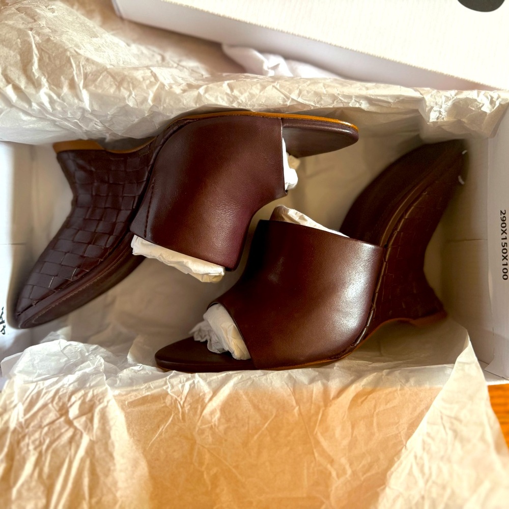BNIB SCHUTZ chocolate brown mules size 8.5